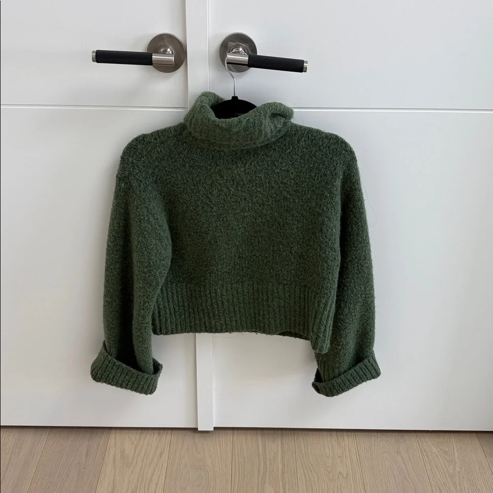 Zara Forest Green Turtleneck Sweater - Picture 3 of 3